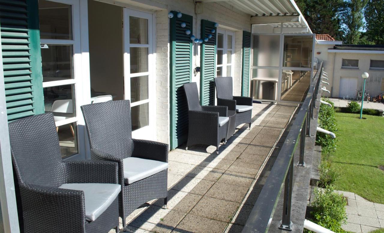 Sunny Apartment In Residential Park - De Haan Exterior photo